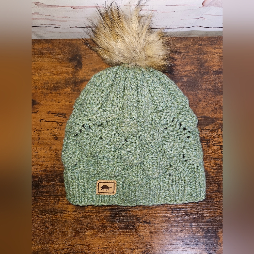 Turtle Fur wool and nylon beanie with fur pom-pom. Sea green